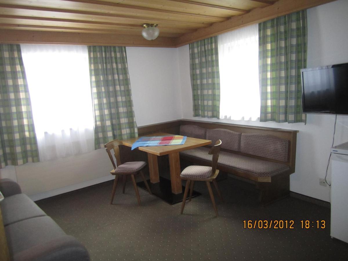 Charlys Ferienwohnung Samnaun Room photo